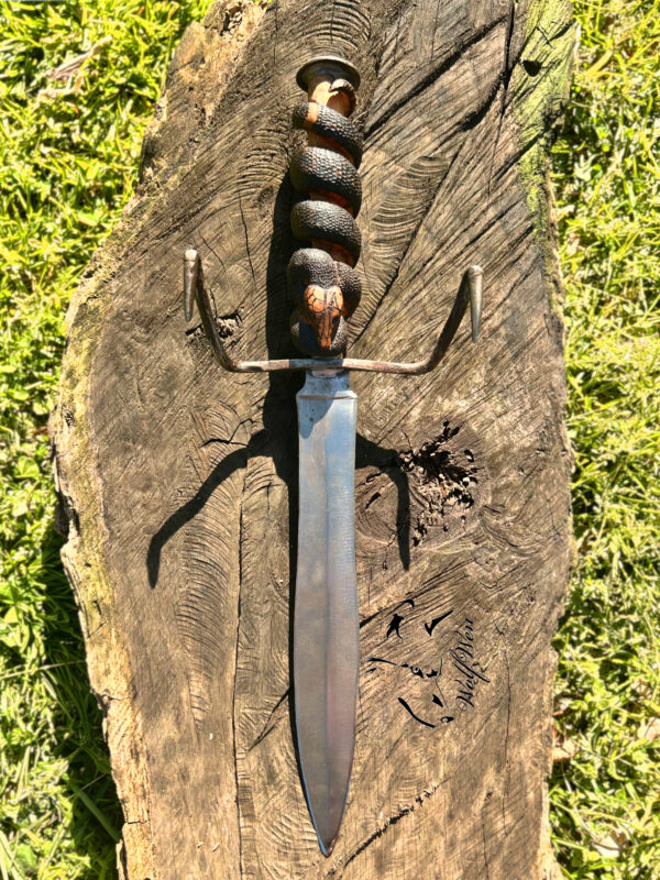 The Snake Fang Dagger (Crocs de serpent) – Image 2