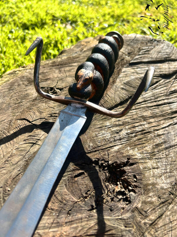 The Snake Fang Dagger (Crocs de serpent) – Image 3